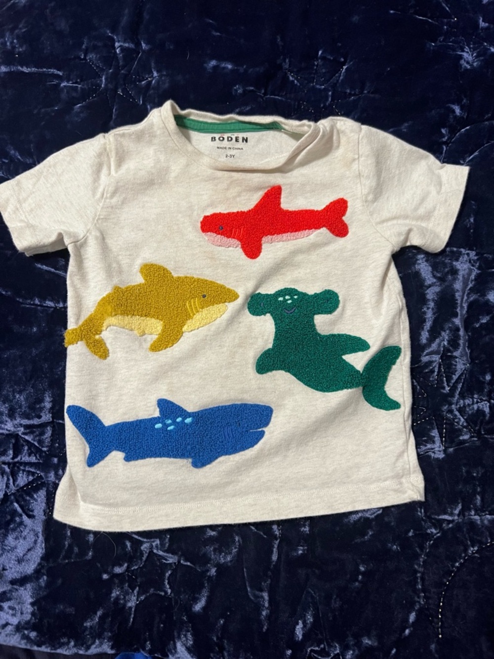 🦈 Mini Boden Kids' White Shark Appliqué T-Shirt